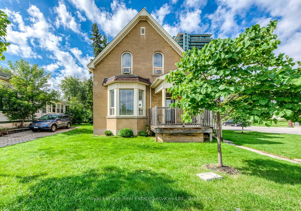 21-centre-street-s-brampton-ontario-w13744564