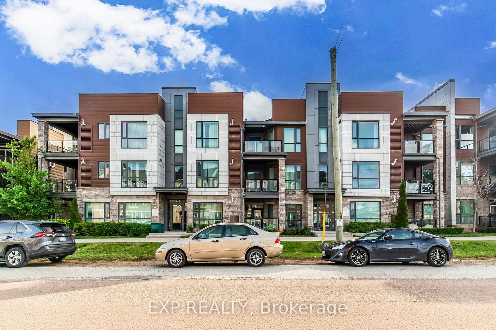 2388-khalsa-gate-oakville-ontario-w13744592