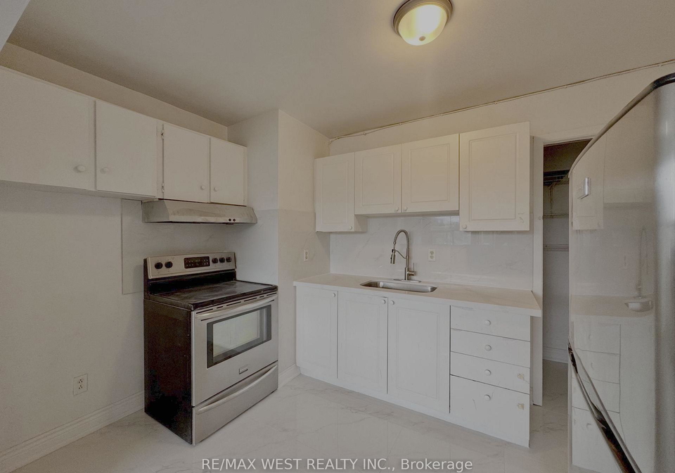 1687-st-clair-avenue-w-toronto-toronto-ontario-w13745174