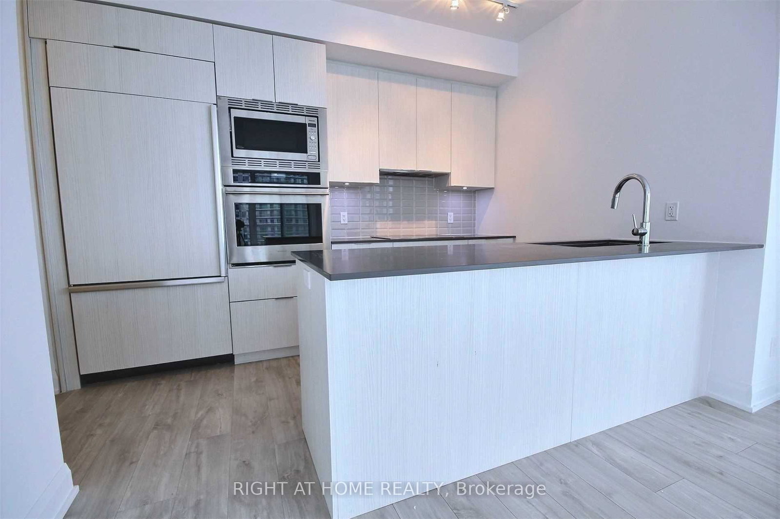 56-annie-craig-drive-toronto-etobicoke-ontario-w13745272