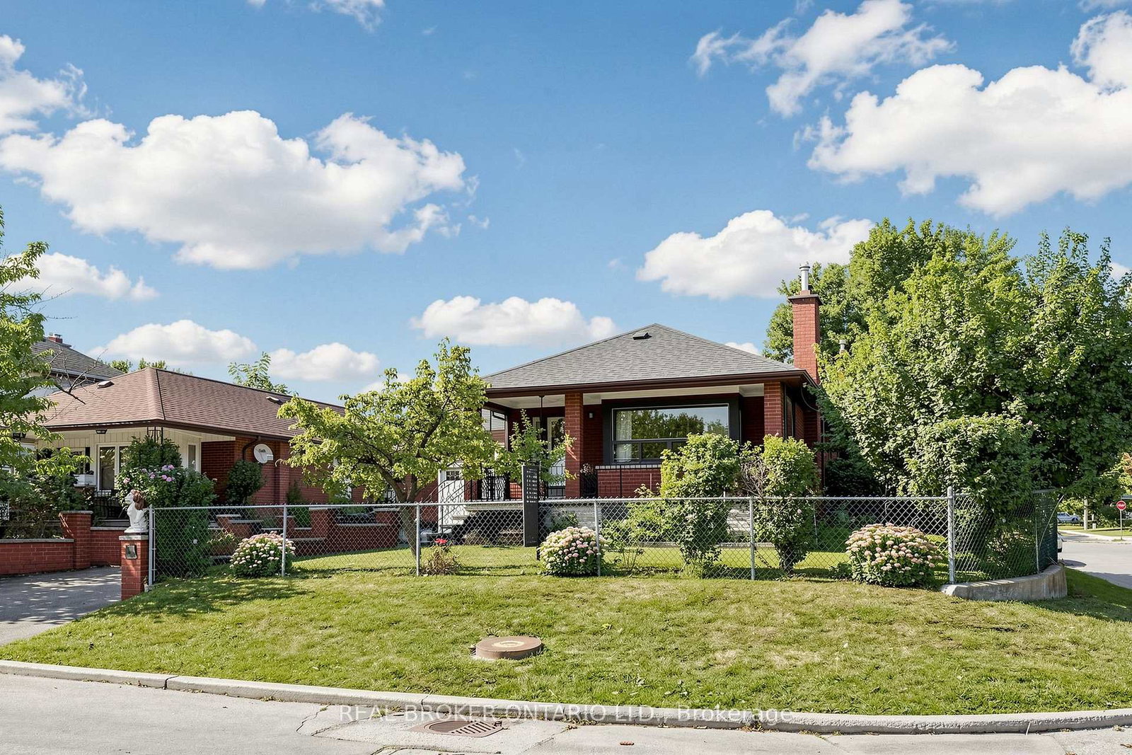 2-dorking-crescent-toronto-york-ontario-w13745578