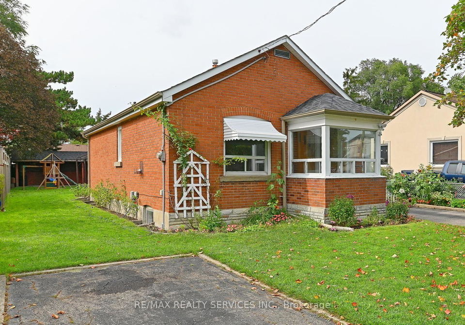 54-woodward-avenue-brampton-ontario-w13745970