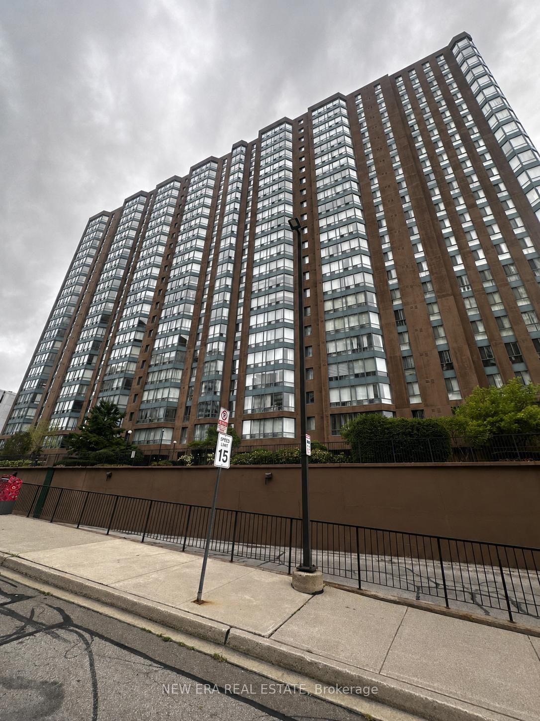 115-hillcrest-avenue-mississauga-ontario-w13746016