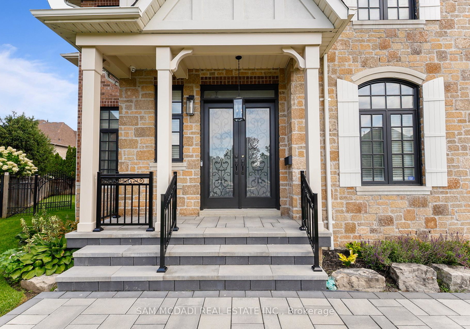 950-fredonia-drive-mississauga-ontario-w13746026
