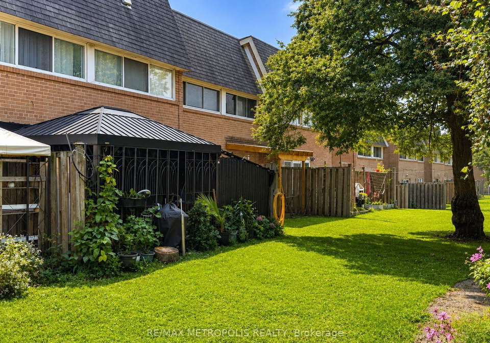 24-enclave-mews-toronto-york-ontario-w13747064