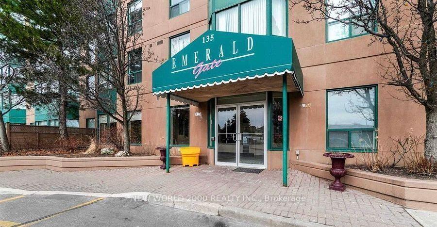 135-hillcrest-avenue-mississauga-ontario-w13747136