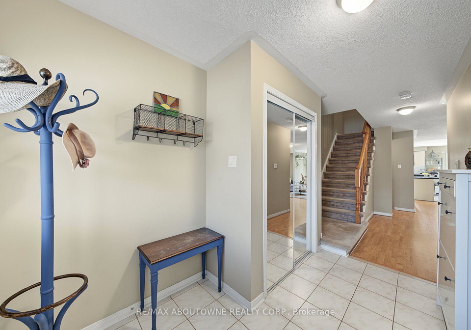 5110-falconcrest-drive-burlington-ontario-w13747392