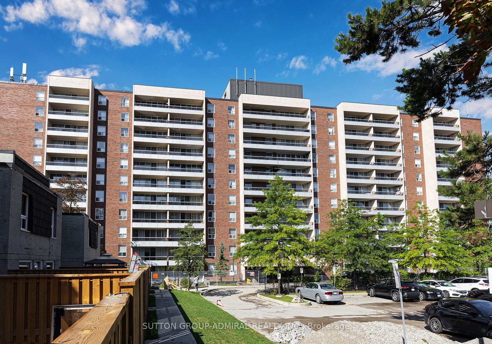 31-four-winds-drive-toronto-york-ontario-w13748002