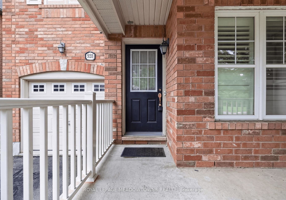 928-raftis-crescent-milton-ontario-w13748234