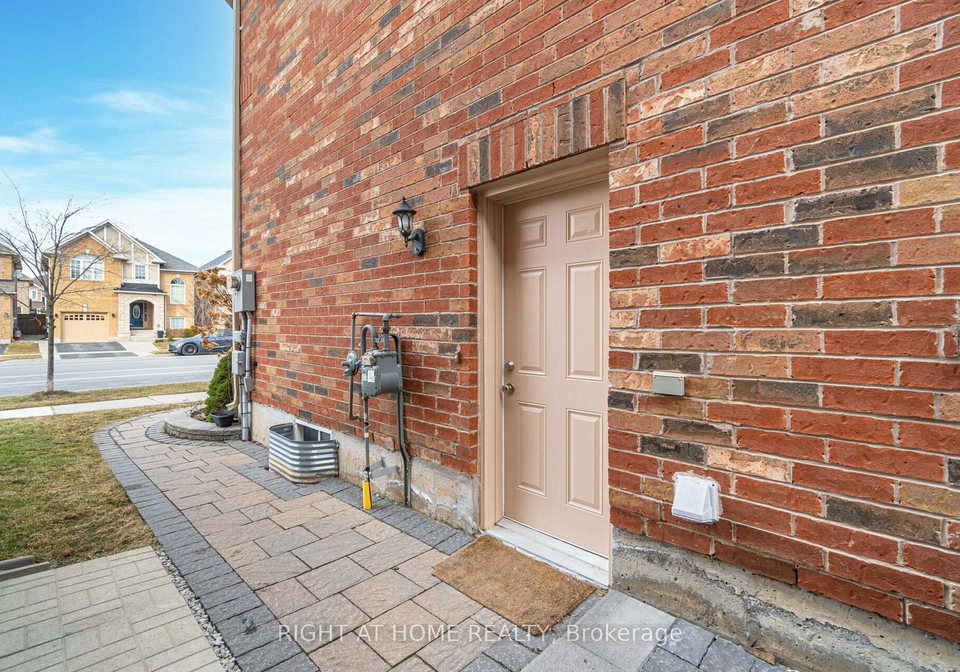 898-philbrook-drive-milton-ontario-w13748250