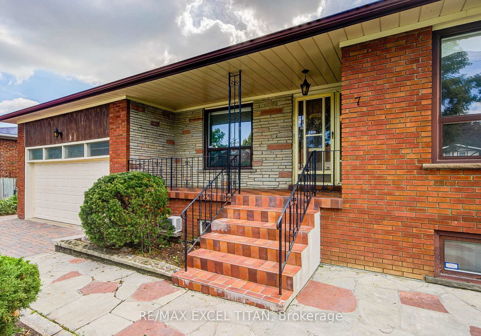 7-muir-avenue-toronto-york-ontario-w13748314