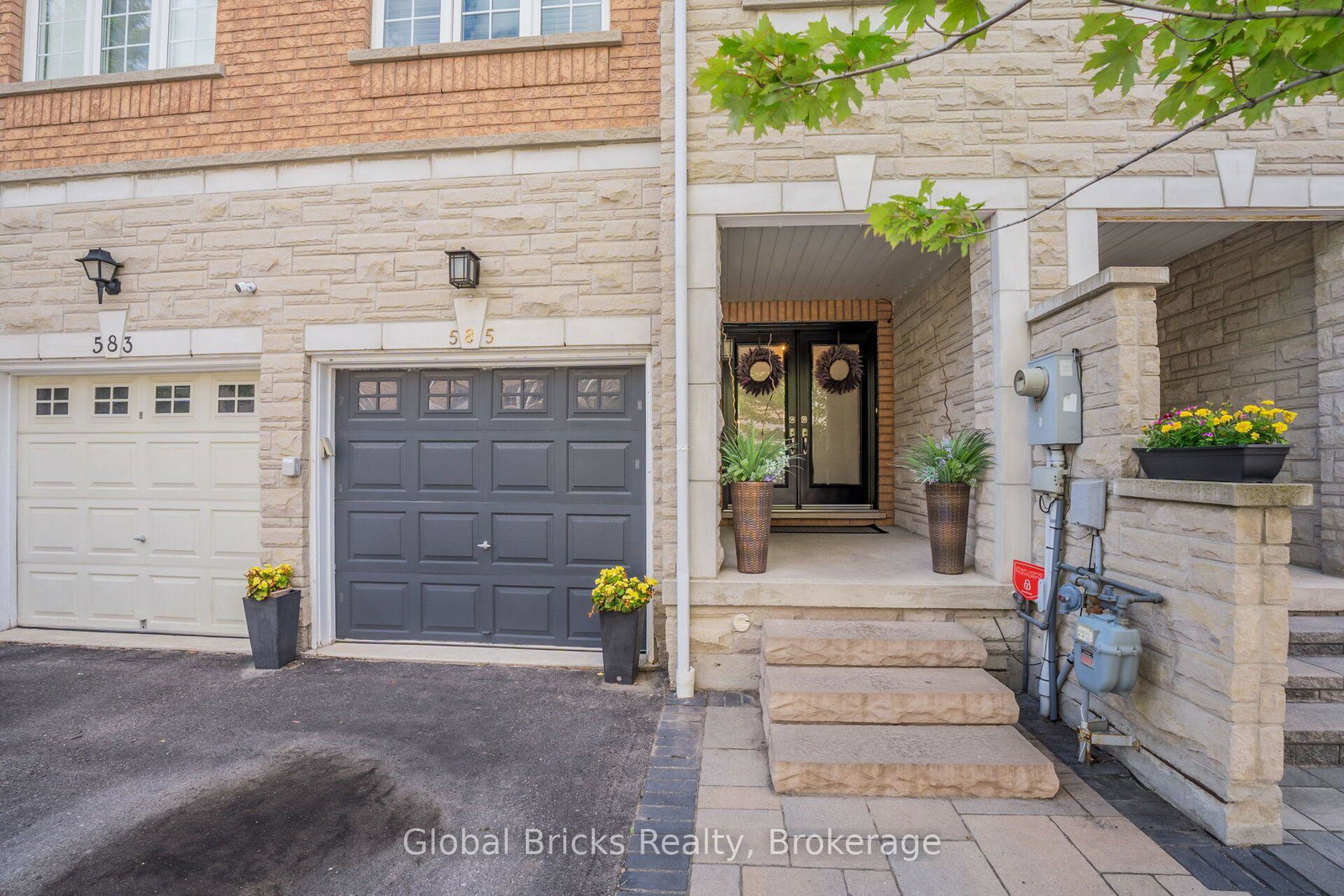 585-candlestick-circle-mississauga-ontario-w13748612