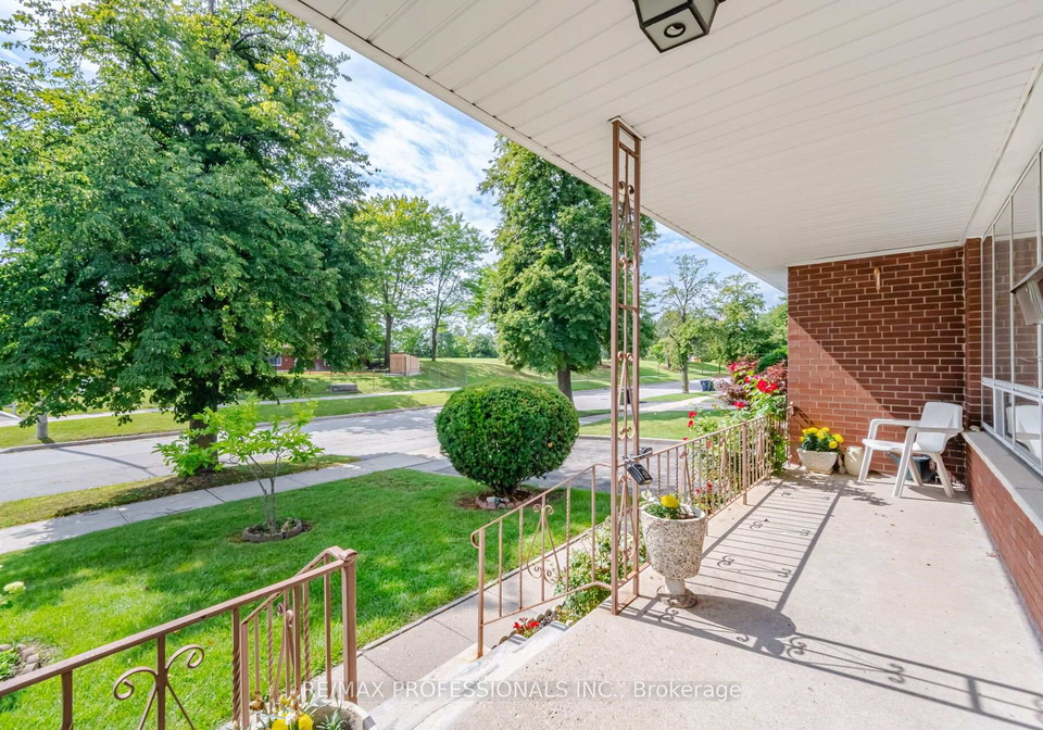 19-earldown-drive-toronto-etobicoke-ontario-w13749144