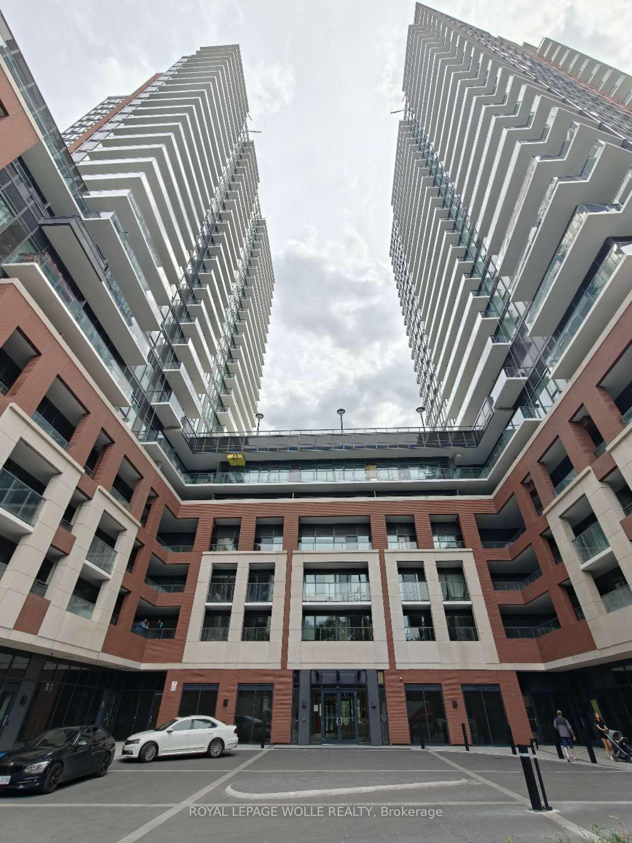 4010-eglinton-avenue-w-toronto-etobicoke-ontario-w13749258