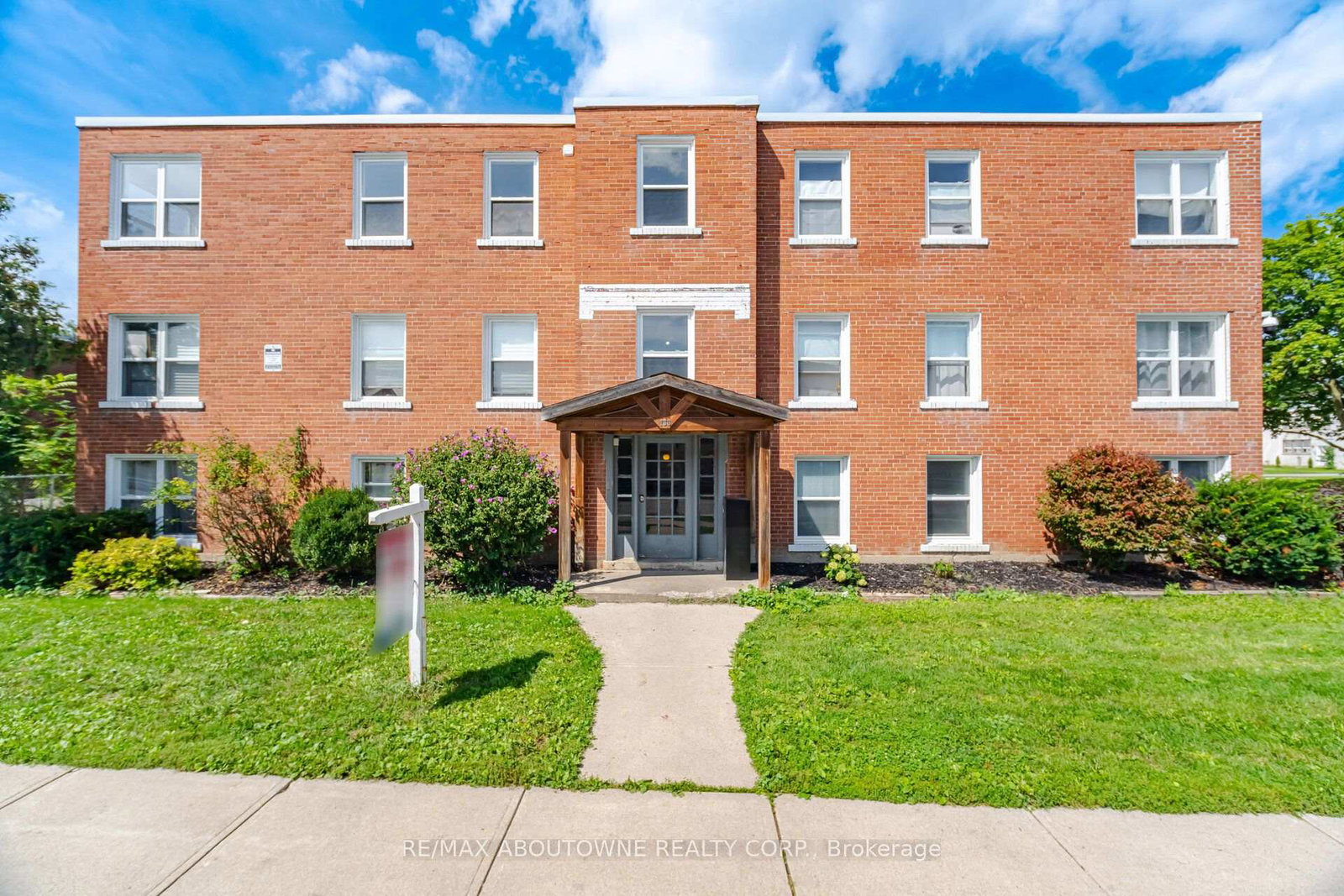 133-north-service-road-e-oakville-ontario-w13749300