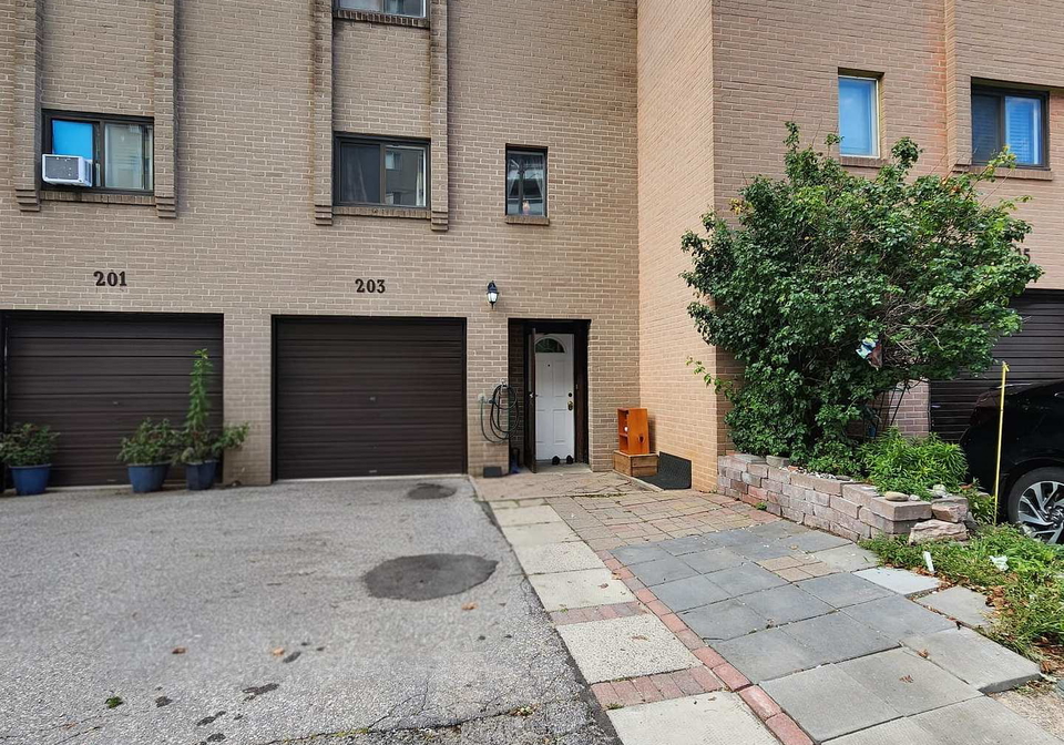 203-lotherton-pathway-toronto-north-york-ontario-w13750718
