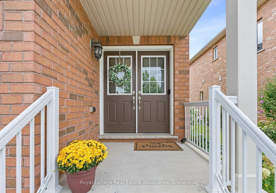 8-duffel-crescent-halton-hills-ontario-w13751608