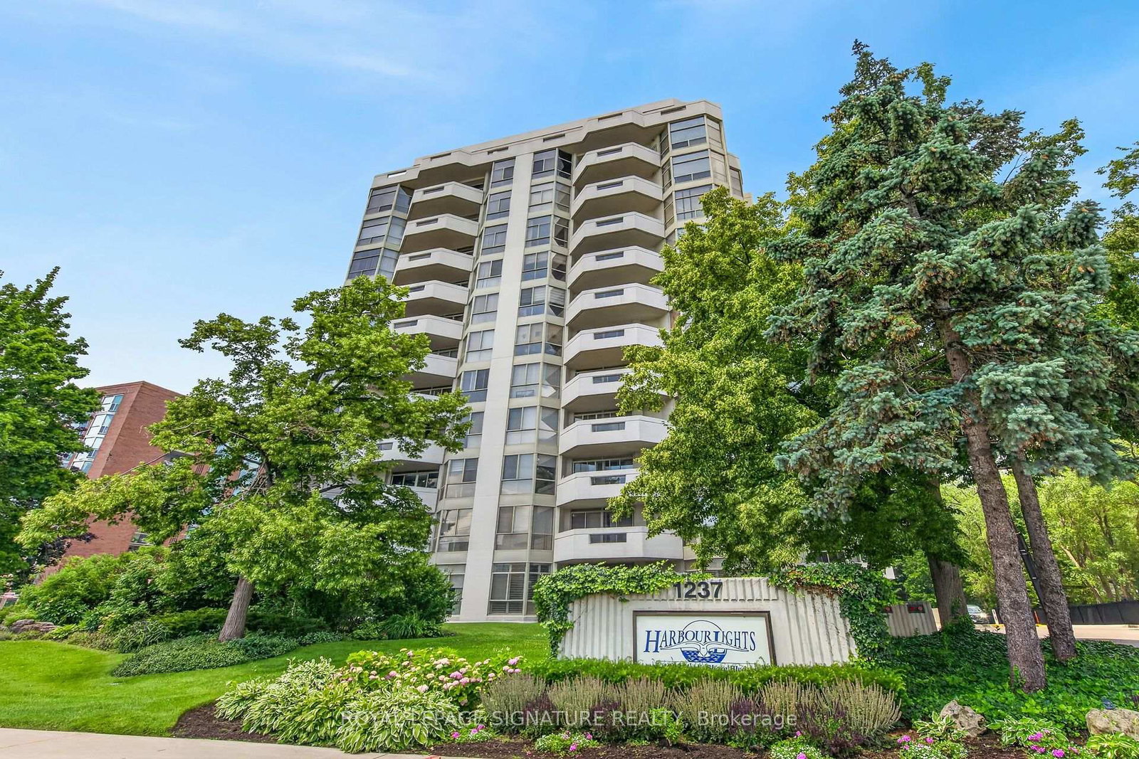 1237-north-shore-boulevard-e-burlington-ontario-w13752084