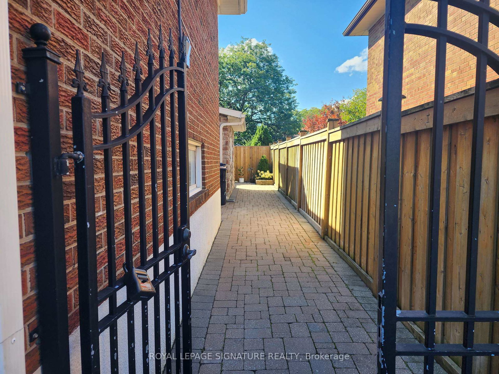 35-summitcrest-drive-toronto-etobicoke-ontario-w13752404