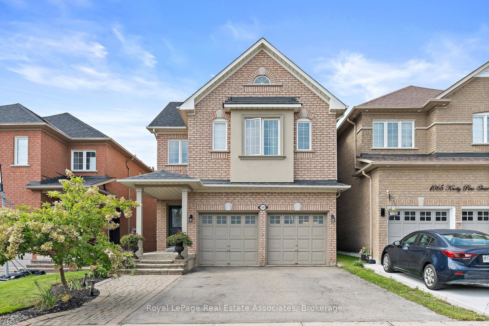 1069-knotty-pine-grove-mississauga-ontario-w13753126