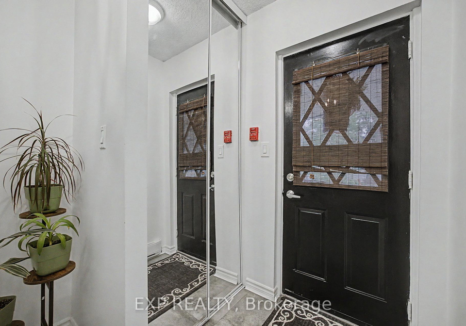 1000-cedarglen-gate-mississauga-ontario-w13754276