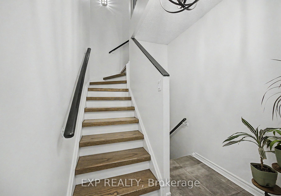 1000-cedarglen-gate-mississauga-ontario-w13754276
