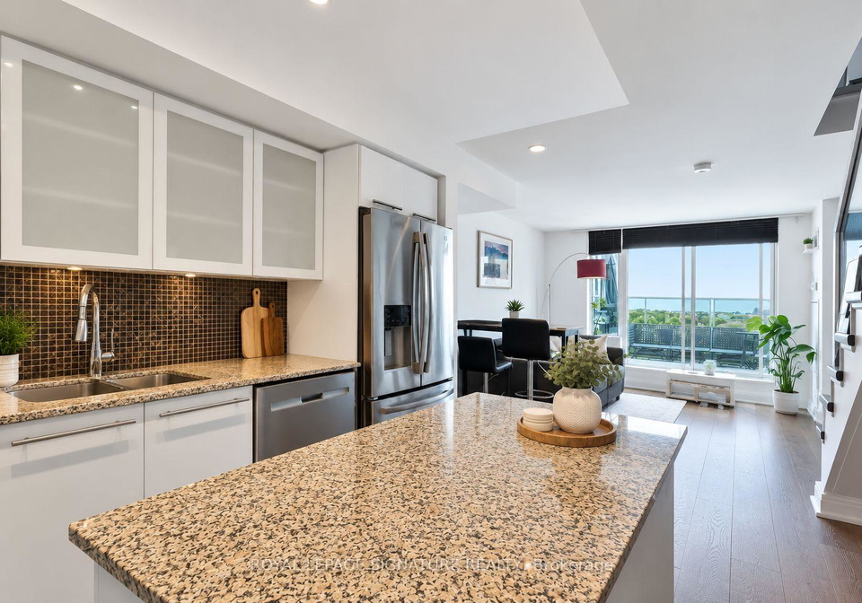 1040-the-queensway-toronto-etobicoke-ontario-w13754520