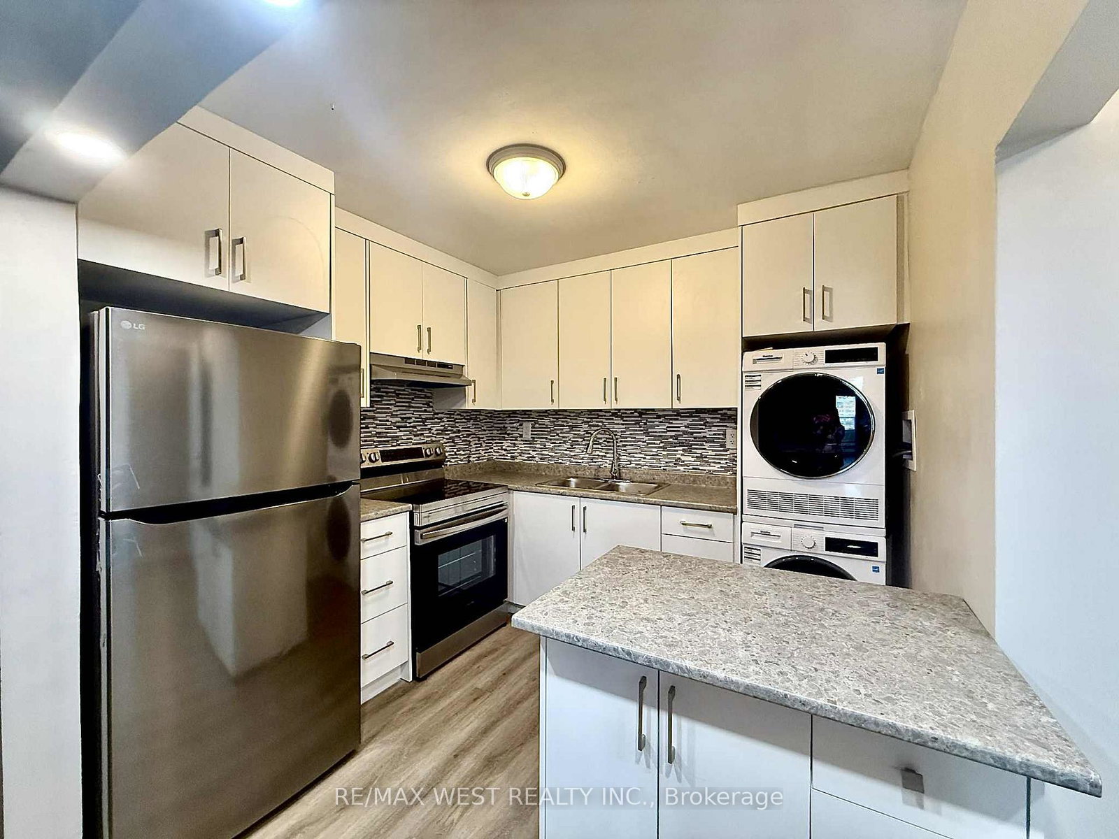 40royal-york-road-toronto-etobicoke-ontario-w13754668