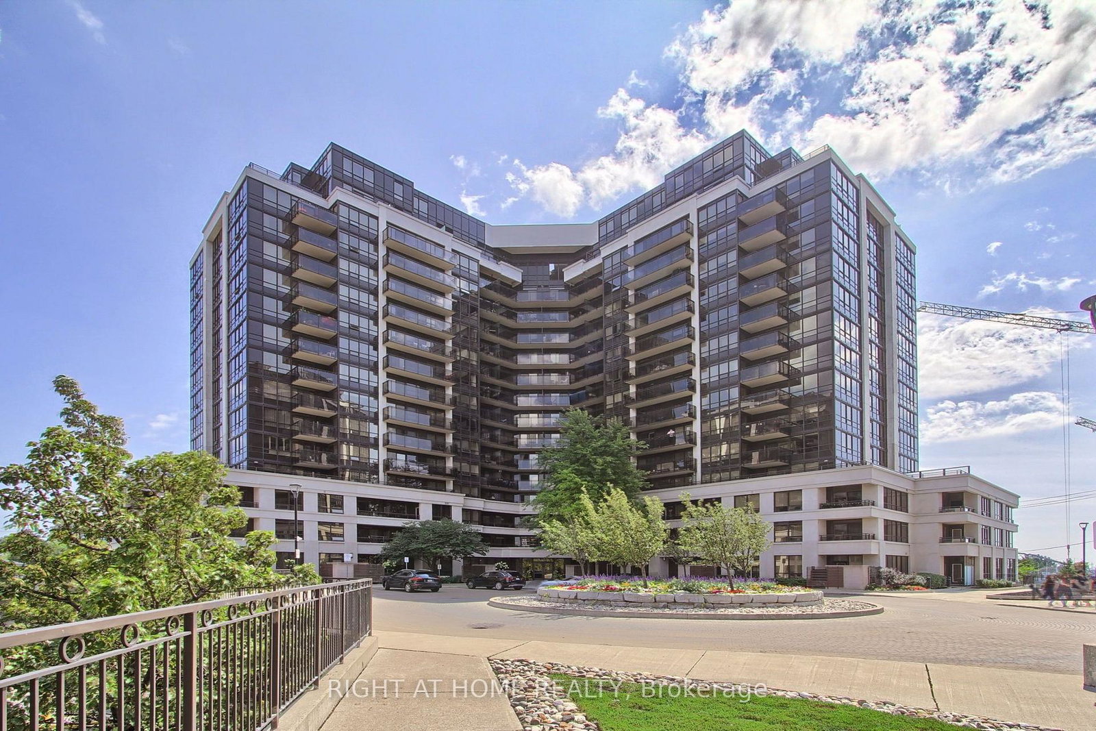 1060-sheppard-avenue-w-toronto-york-ontario-w13754864