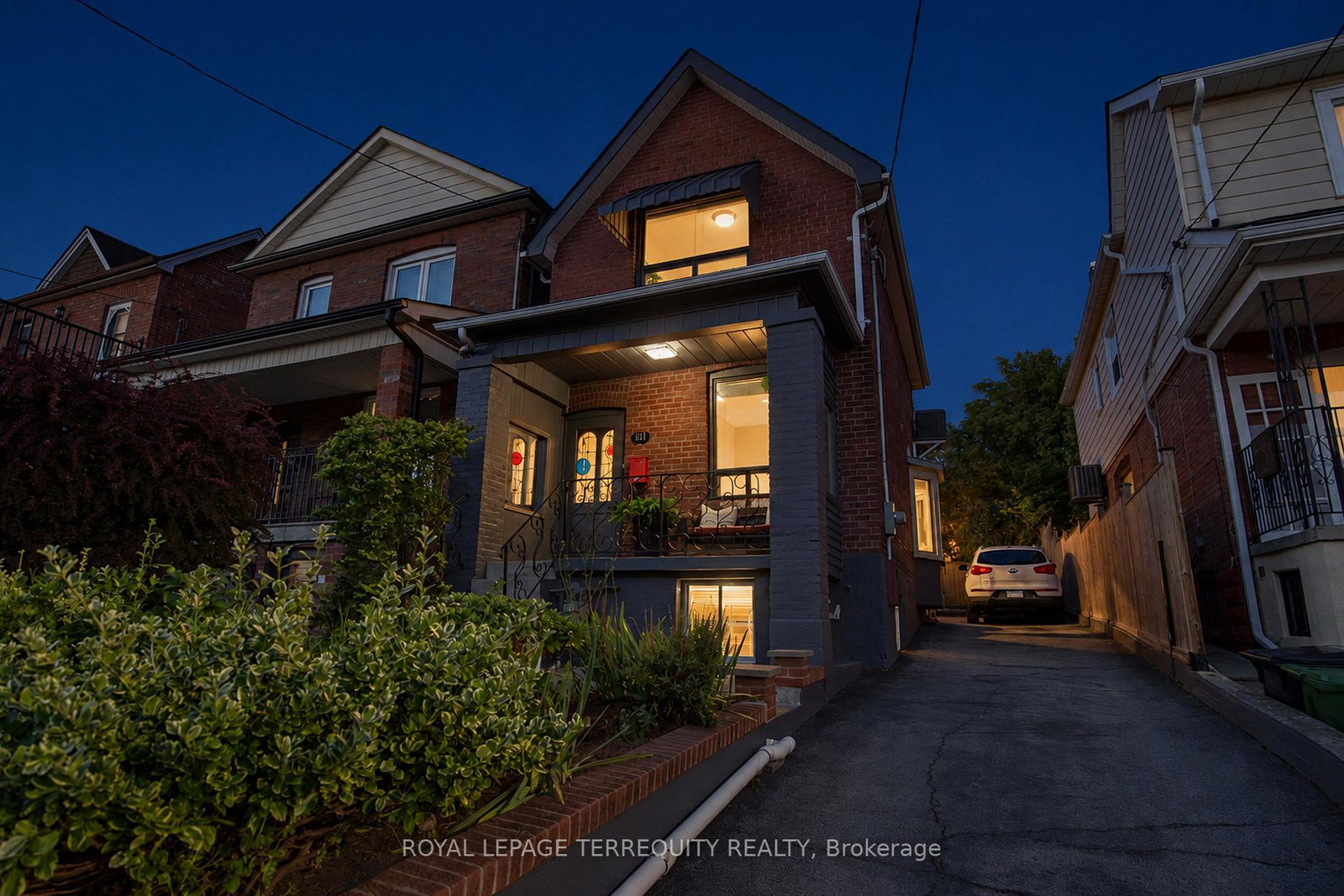 211-blackthorn-avenue-e-toronto-toronto-ontario-w13755026