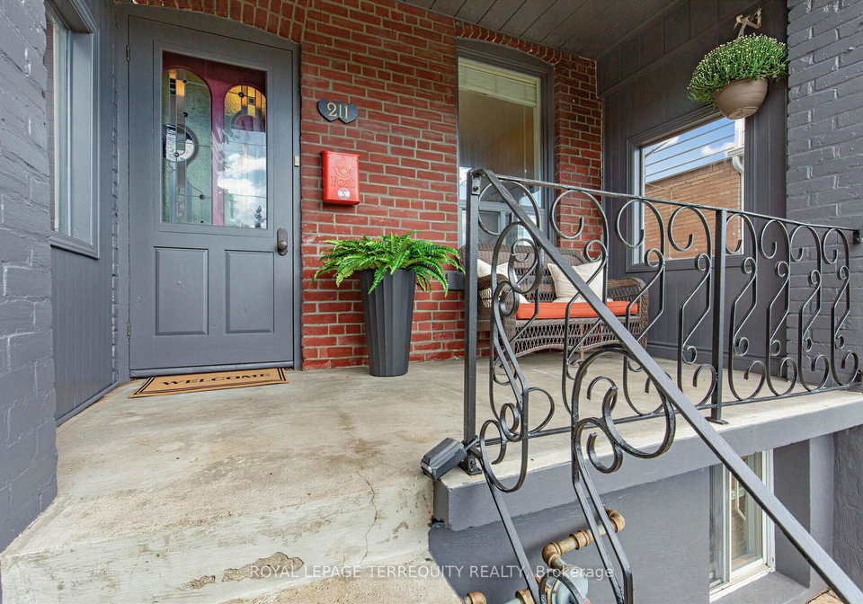 211-blackthorn-avenue-e-toronto-toronto-ontario-w13755026