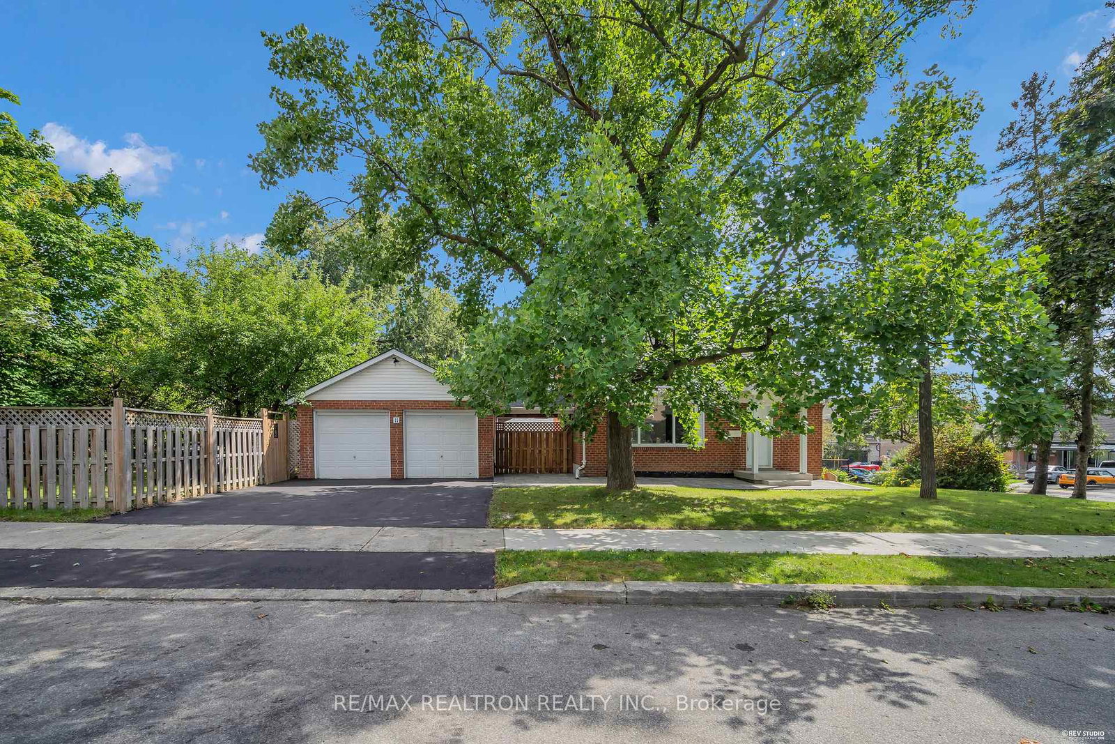11-harrow-drive-toronto-north-york-ontario-w13755102