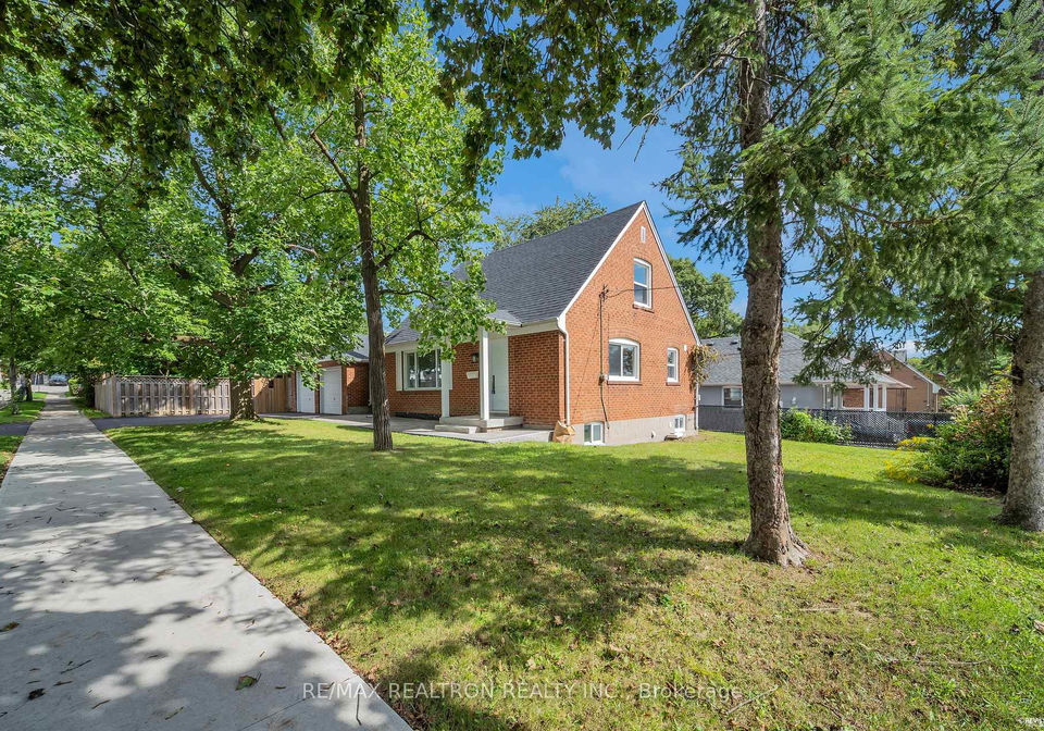 11-harrow-drive-toronto-north-york-ontario-w13755102