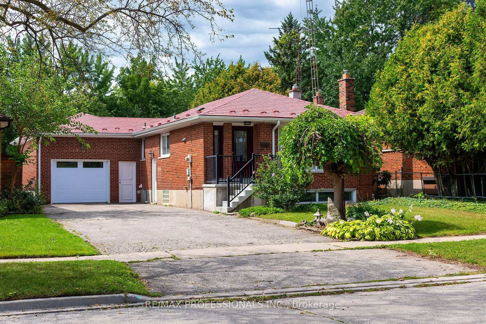 1360-lewisham-drive-mississauga-ontario-w13755252