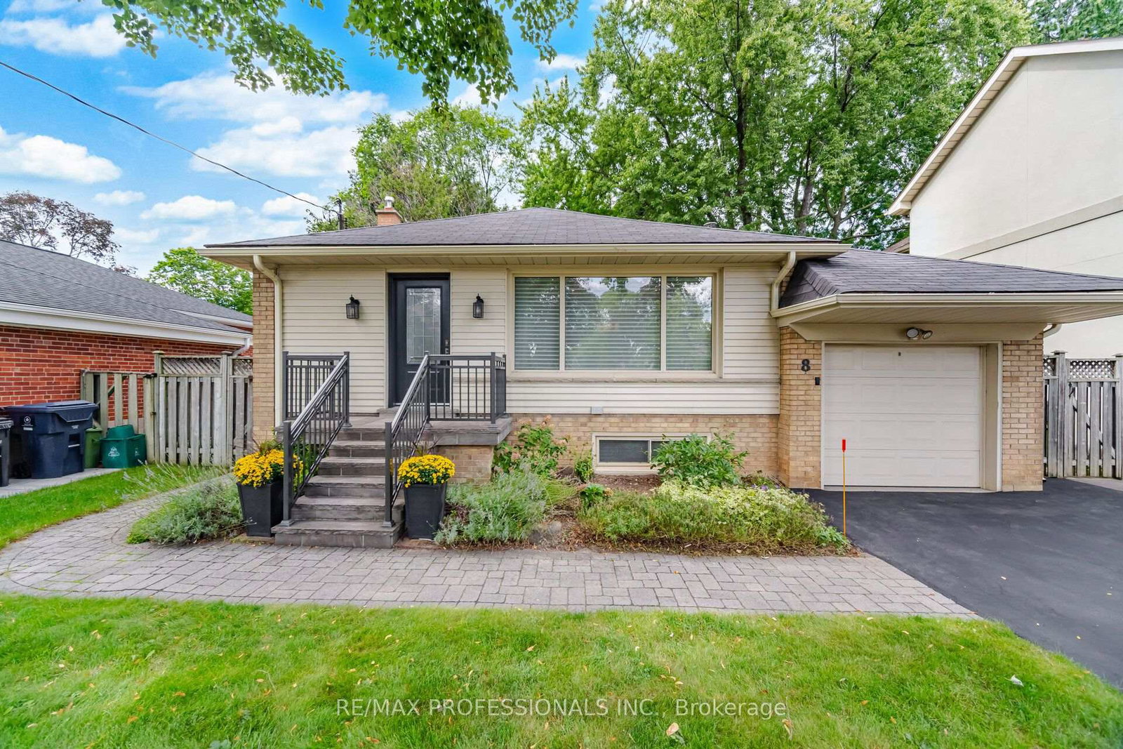 8-beaverbrook-avenue-toronto-etobicoke-ontario-w13755434