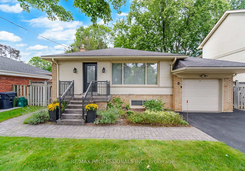 8-beaverbrook-avenue-toronto-etobicoke-ontario-w13755434