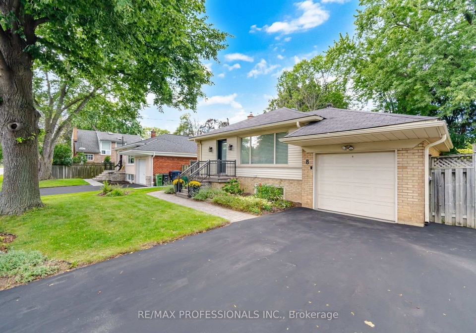 8-beaverbrook-avenue-toronto-etobicoke-ontario-w13755434