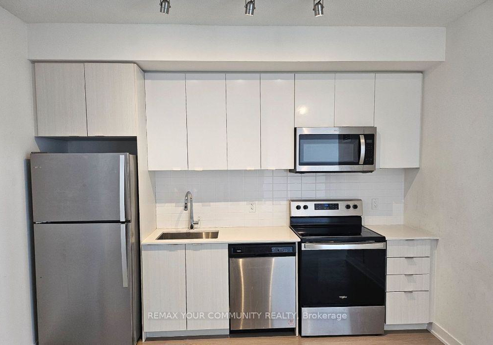 859-the-queensway-toronto-etobicoke-ontario-w13755768