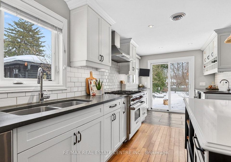 582-cedar-avenue-burlington-ontario-w13756002