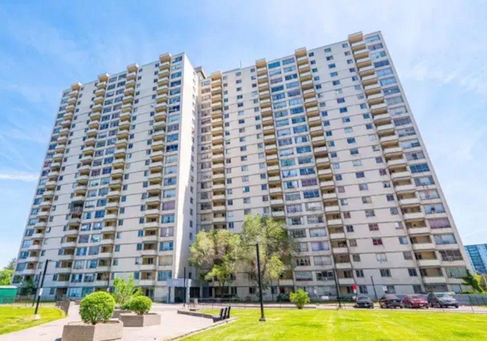 320-dixon-road-e-toronto-etobicoke-ontario-w13756398