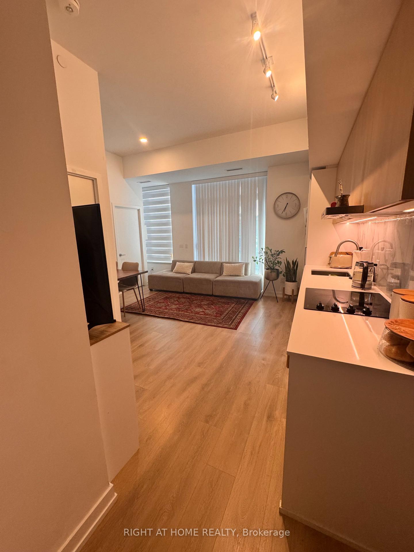 1100-sheppard-avenue-w-toronto-york-ontario-w13757130