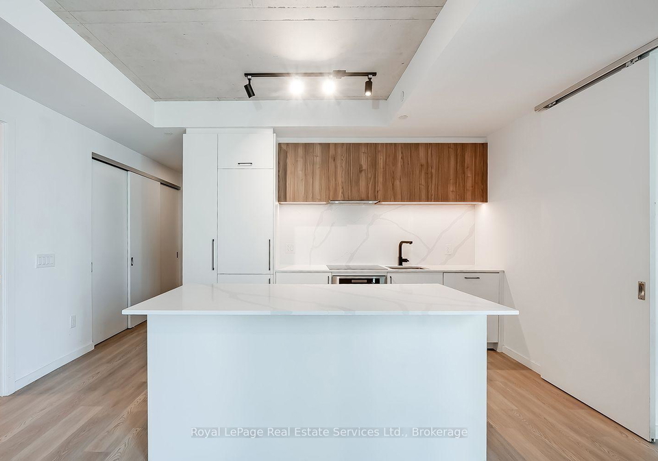 689-the-queensway-toronto-etobicoke-ontario-w13757212