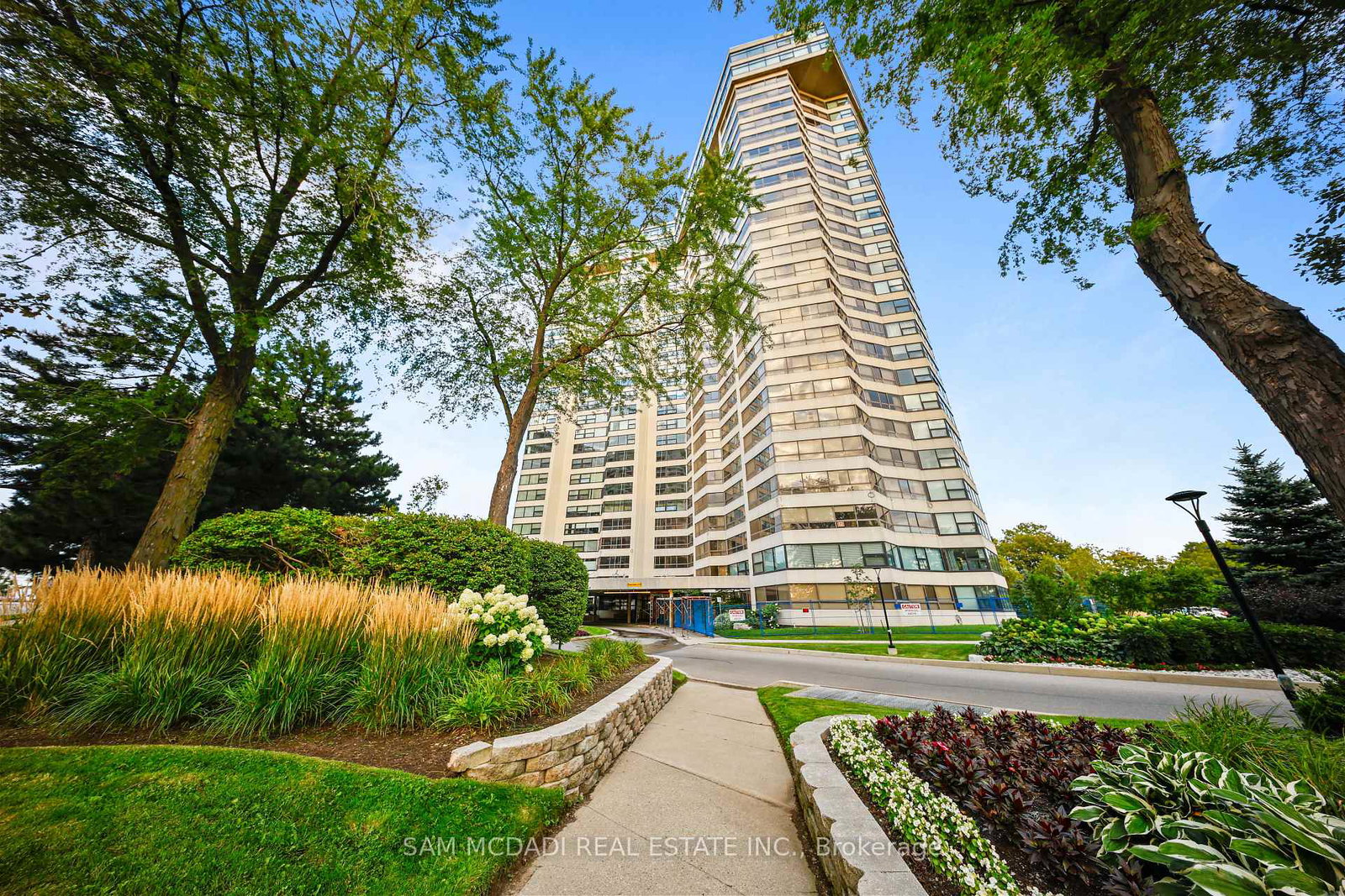 1300-bloor-street-mississauga-ontario-w13757878