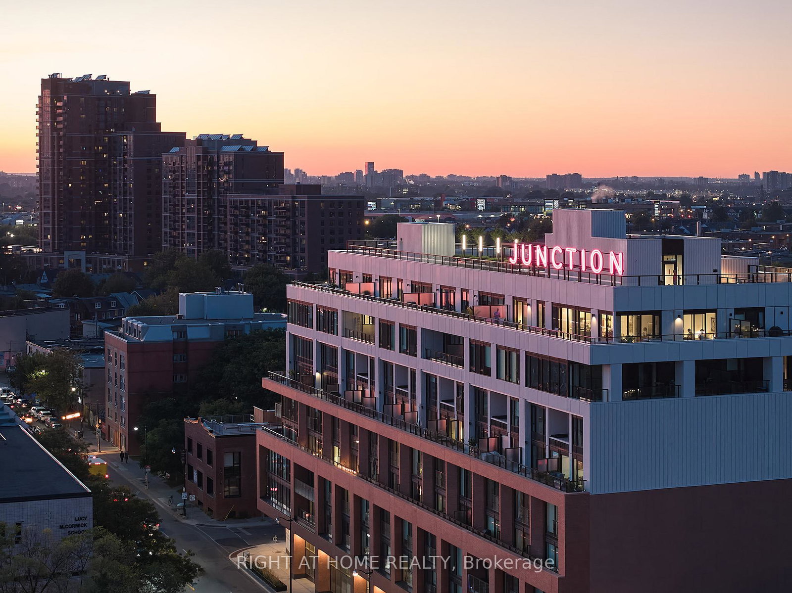 2720-dundas-street-w-toronto-toronto-ontario-w13758296