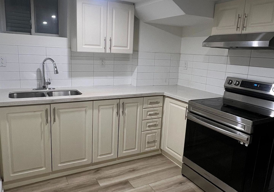 33-lanark-circle-brampton-ontario-w13759508