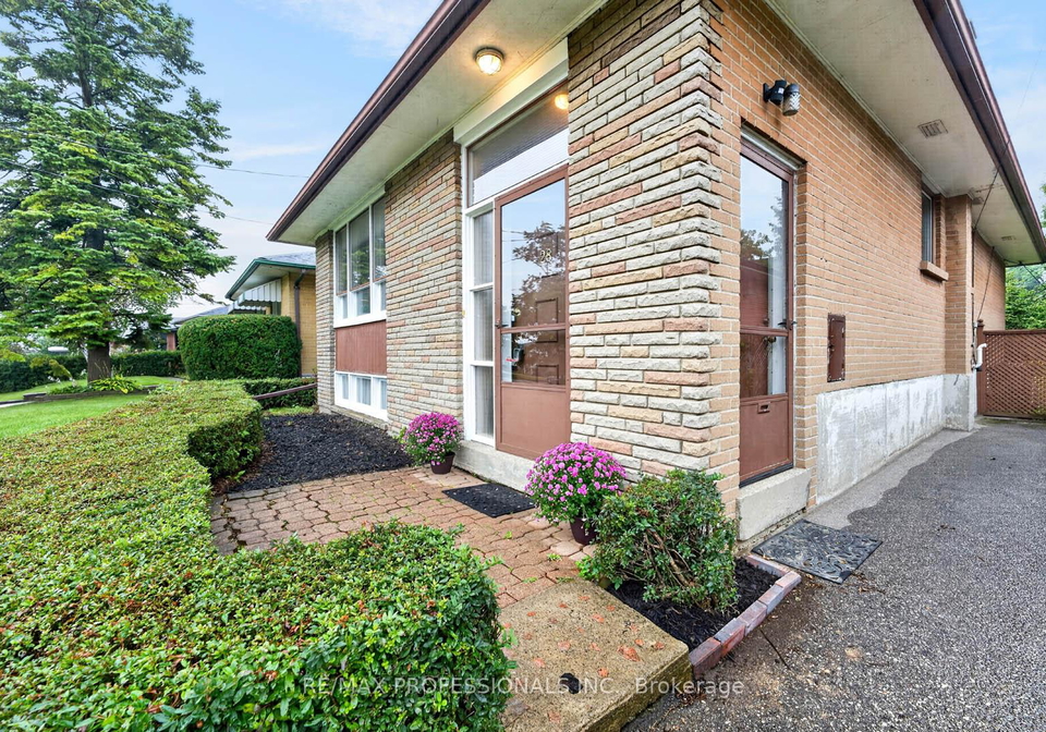 28-baskerville-crescent-toronto-etobicoke-ontario-w13759640