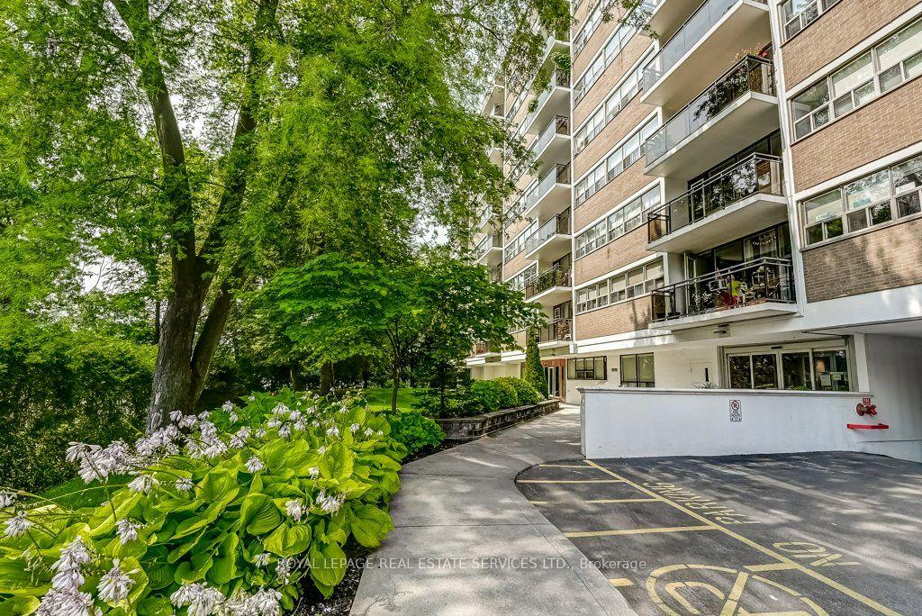 212-kerr-street-oakville-ontario-w13759866