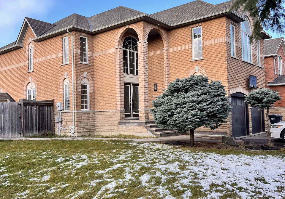 2-southbend-drive-s-brampton-ontario-w13760604