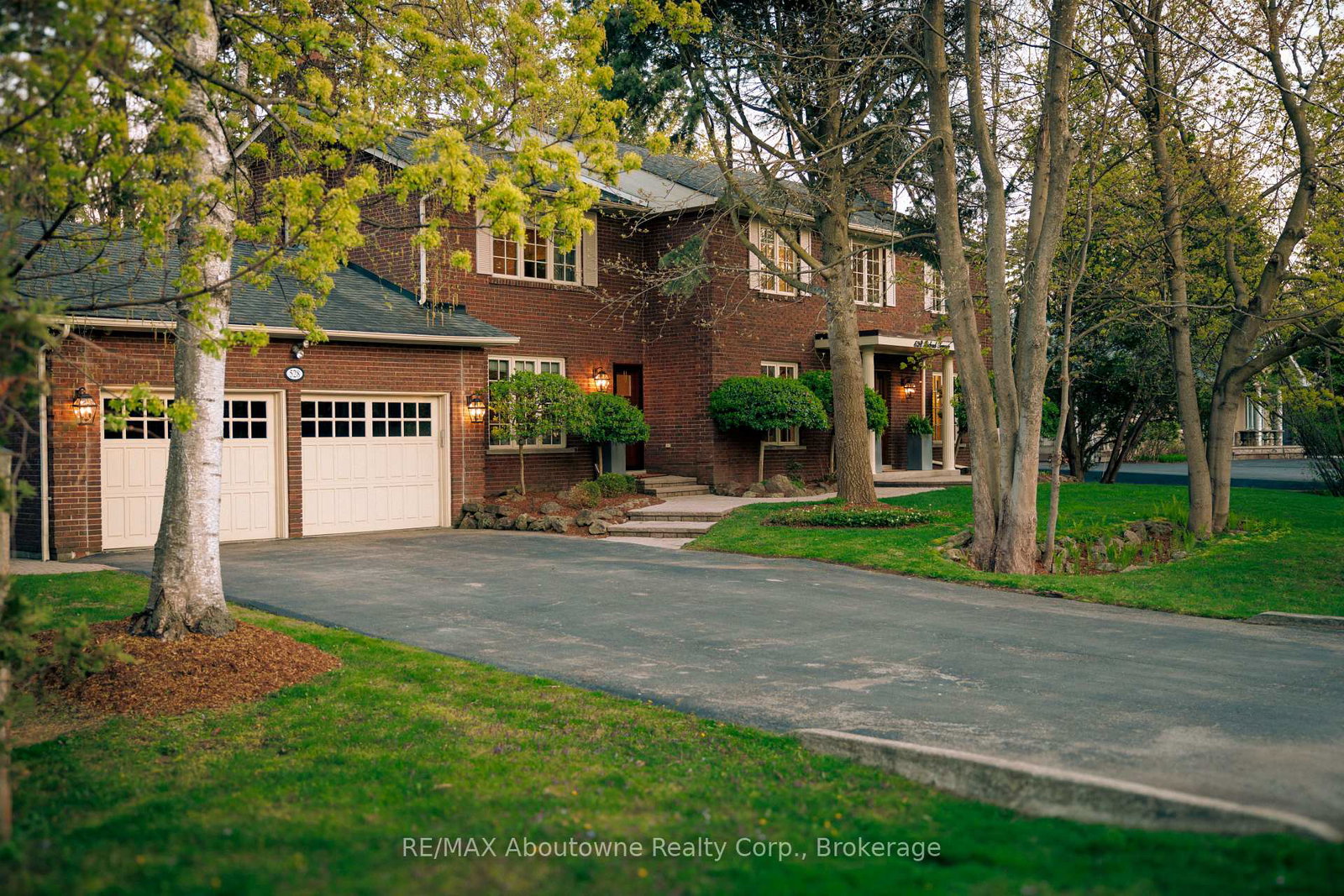 528-michael-terrace-oakville-ontario-w13761476