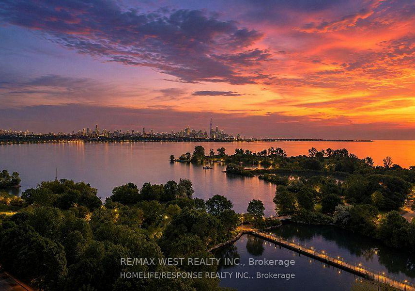 20-shore-breeze-drive-toronto-etobicoke-ontario-w13761646
